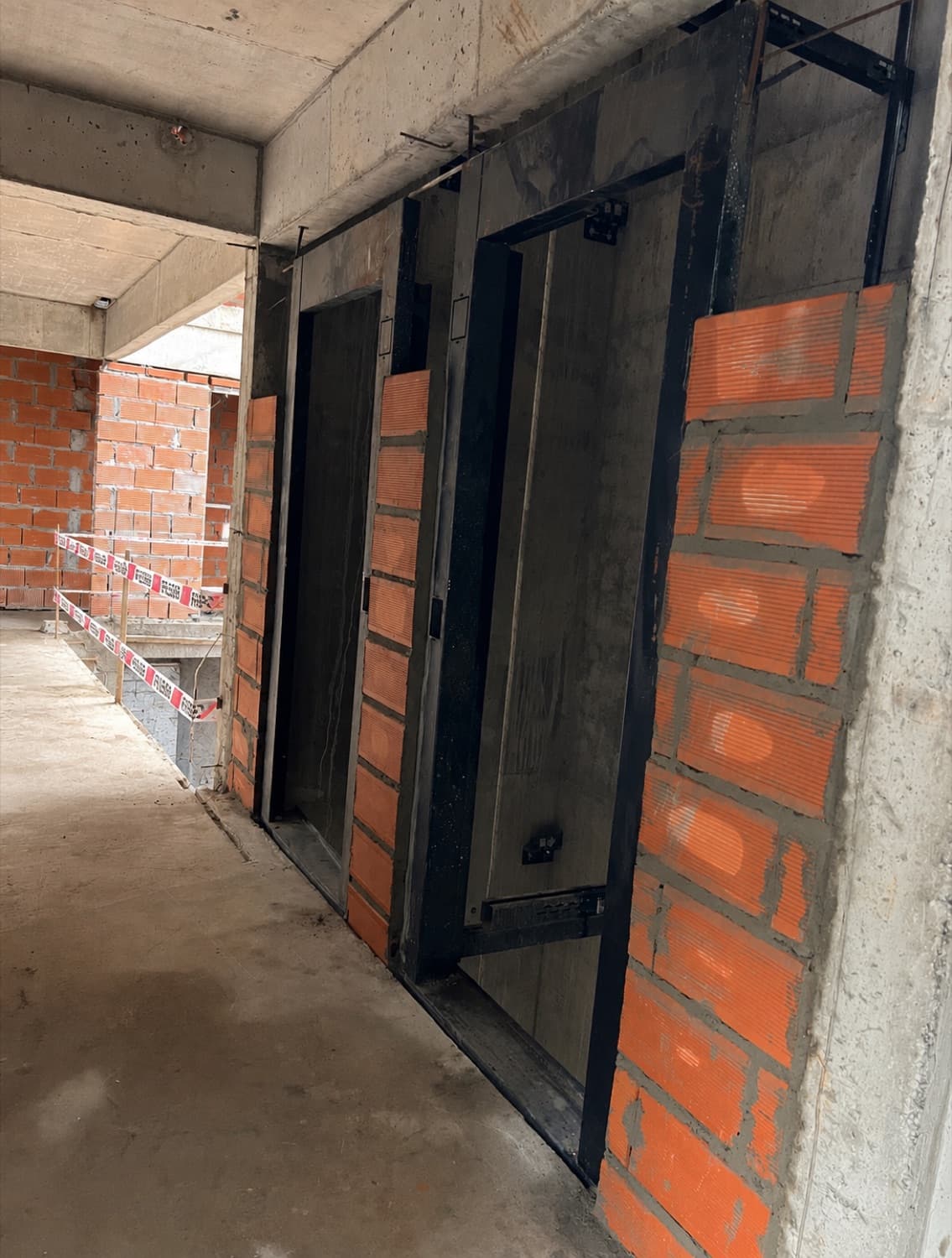 Avance de obra de Pontesole — núcleo de circulación y ascensor