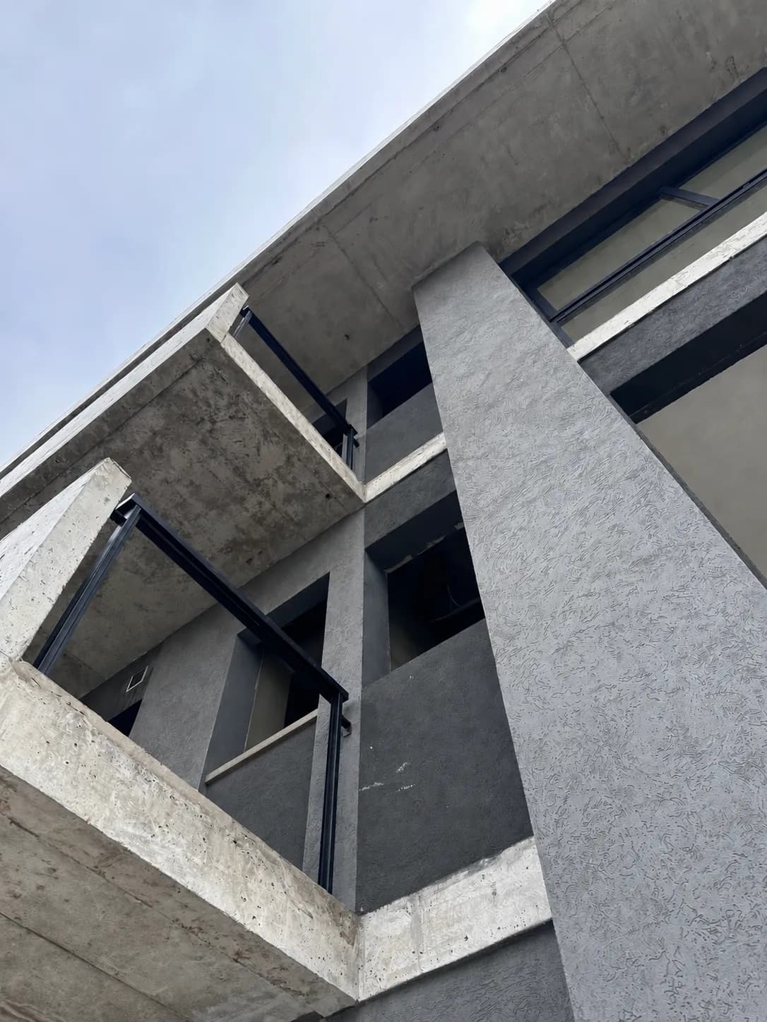 Avance de obra de Pontesole — núcleo de circulación y ascensor