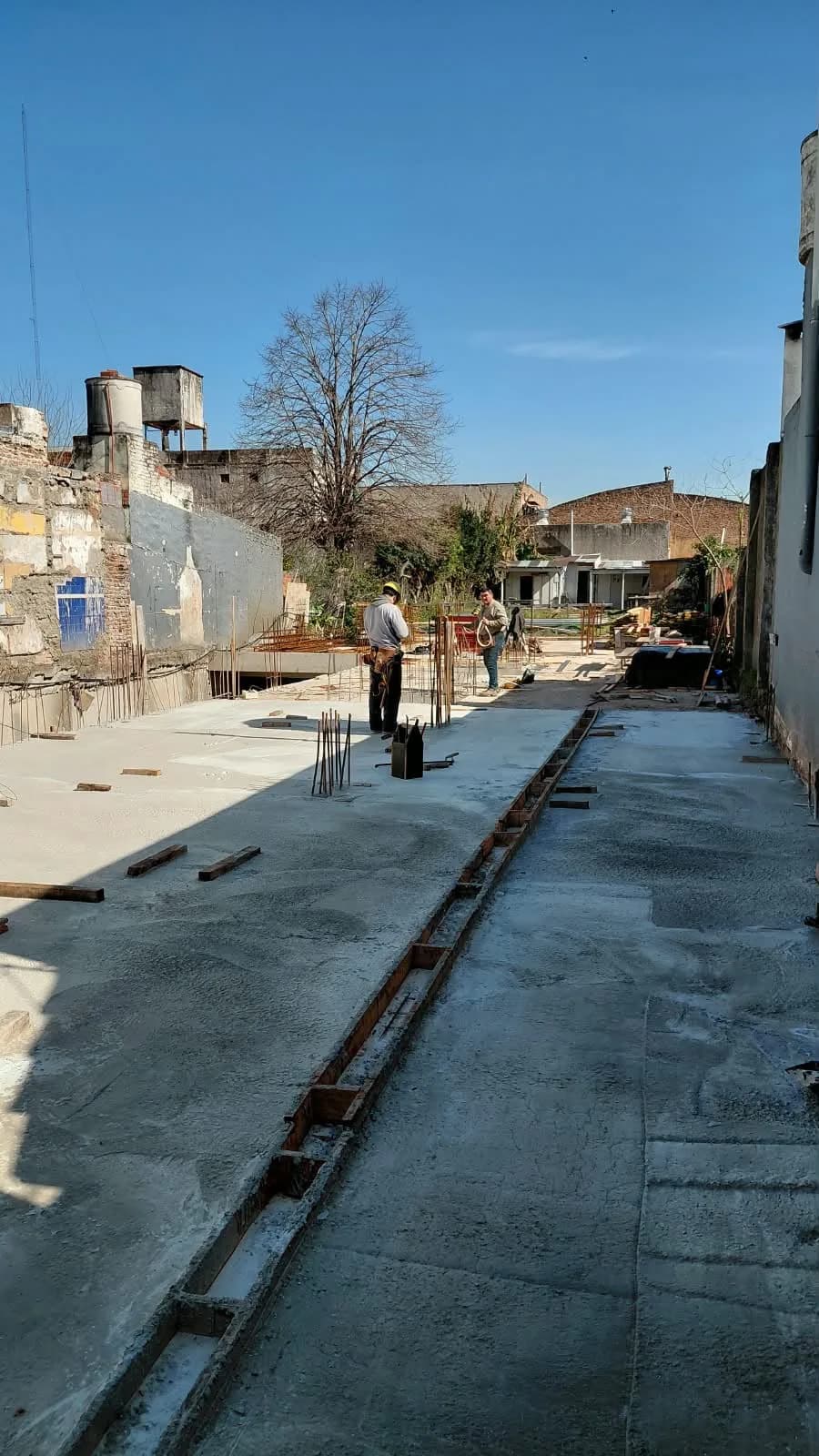 Avance de obra de Urbano Mendoza — losa de planta baja hormigonada